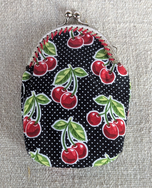 Kiss Clasp Pouch